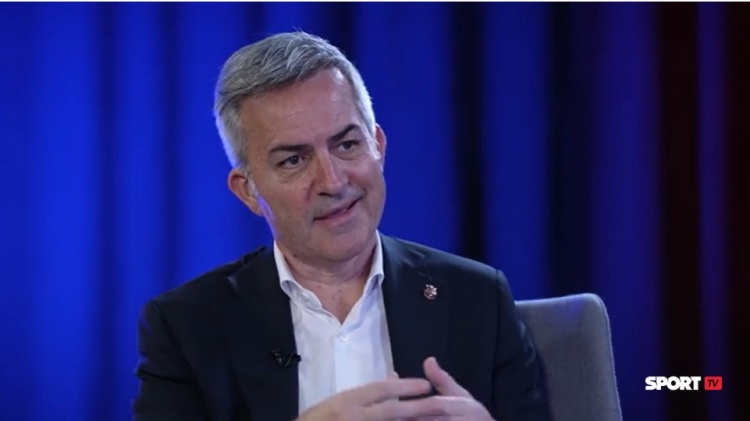 8868-丰特：有关梅西的计划分为3个部分，首先希望提议他担任名誉主席